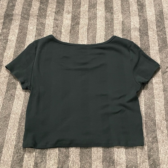 Green top - Picture 2 of 3